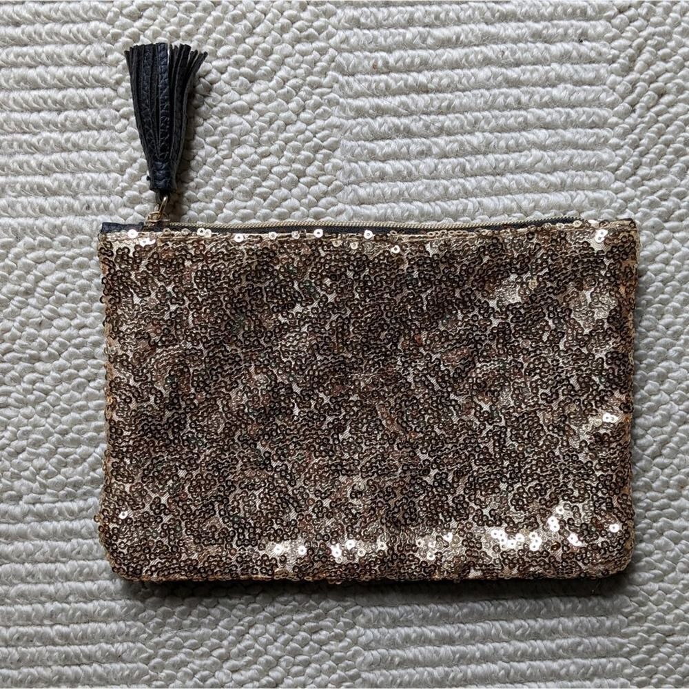 Glamorous gold tassel bag